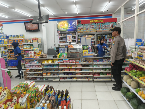 Patroli Malam Polsek Maduran Sapu Objek Vital, Amankan Warga hingga Pemukiman