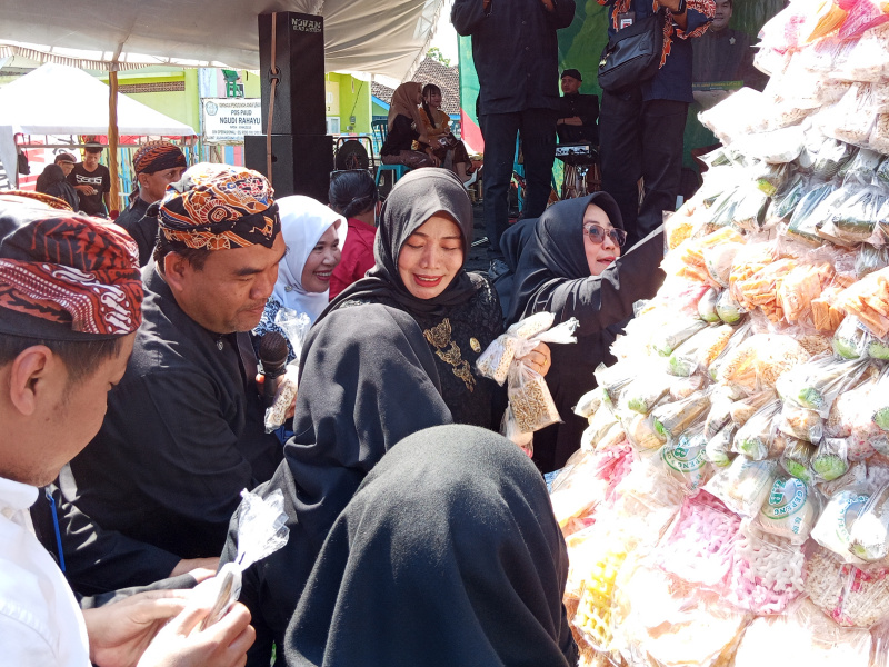 Hari Jadi ke-276 Blora, Grebeg Gunungan Eks Kawedanan Randublatung Berlangsung Meriah